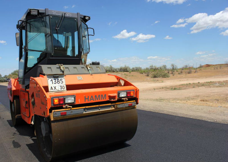 В Астраханской области ведутся работы на 19 дорожных объектах