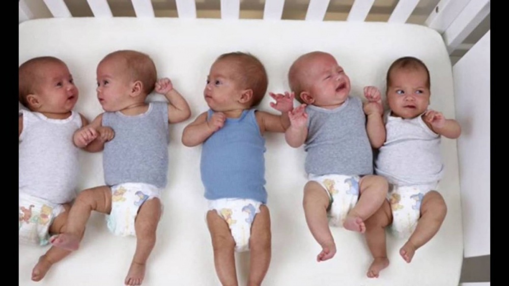 Пять 17-летних россиянок стали мамами в 5-й раз 