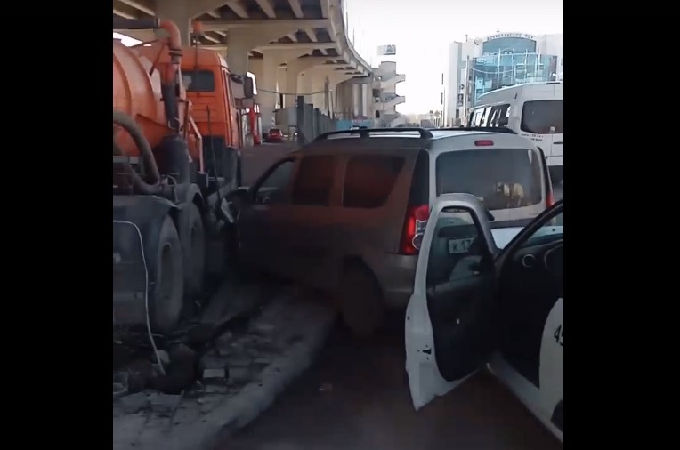 Жесткая авария под Новым мостом в Астрахани: видео