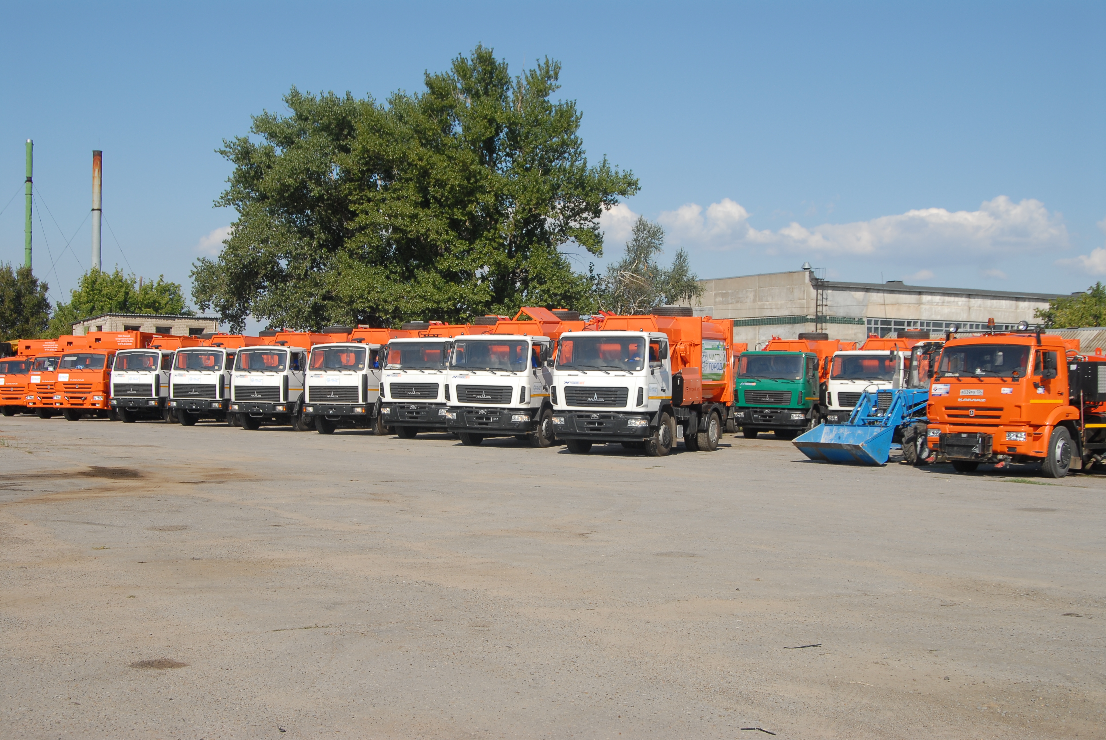 «ЭкоЦентр» оснащает астраханский регион новой спецтехникой