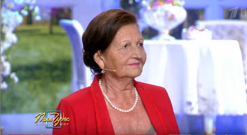 Астраханка передала Леониду Якубовичу футболочку с икрой от эсера Евгения Дунаева