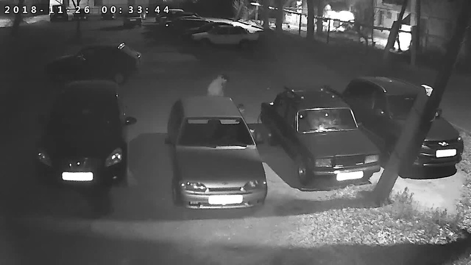 Астраханцы, сливающие по ночам бензин, попали на видео