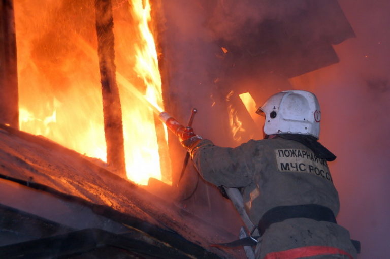 Полиция проводит проверку по факту крупного пожара в Астрахани