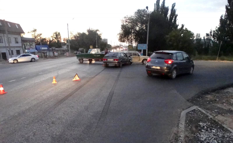 В Астрахани участником ДТП стала моторная лодка