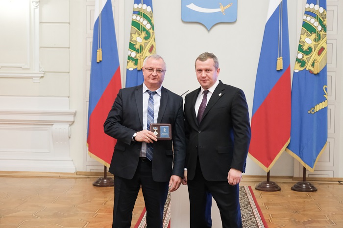 Сергей Морозов наградил генерального директора предприятия «ЛУКОЙЛ-Нижневолжскнефть» Николая Ляшко