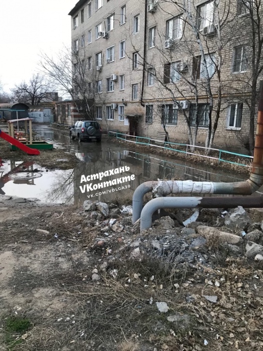 В Астрахани плывет двор: видео