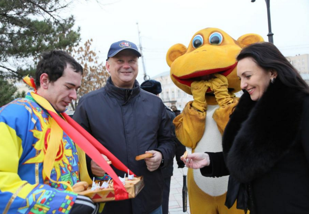 В Астрахани открылась первая рождественская ярмарка