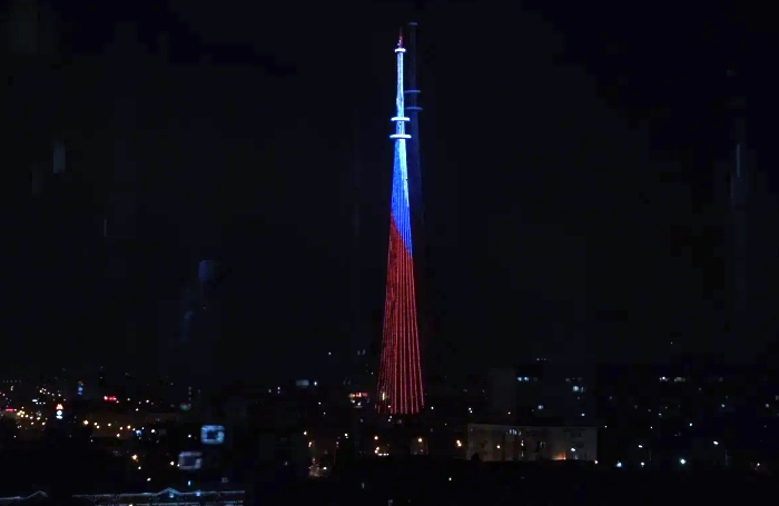 На астраханской телебашне включили специальную подсветку в честь 100-летия с начала радиовещания в регионе