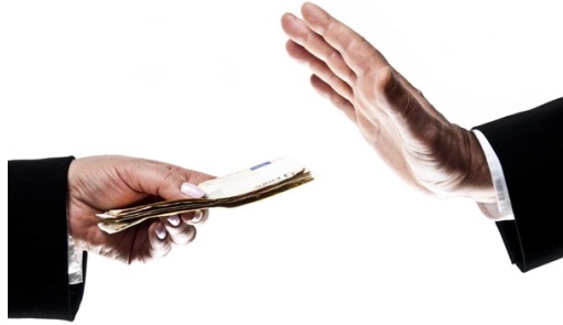 Сотрудник администрации Кировского района Астрахани открестился от взятки