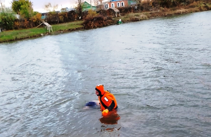 На юге Астраханской области обнаружили утонувшего мужчину