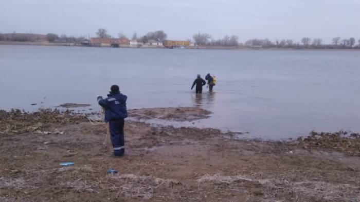 Водолазы ищут астраханца, пропавшего в начале марта