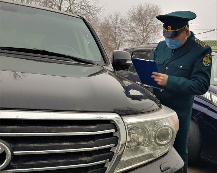Астраханские таможенники изъяли у россиянина Land Cruiser с абхазскими номерами