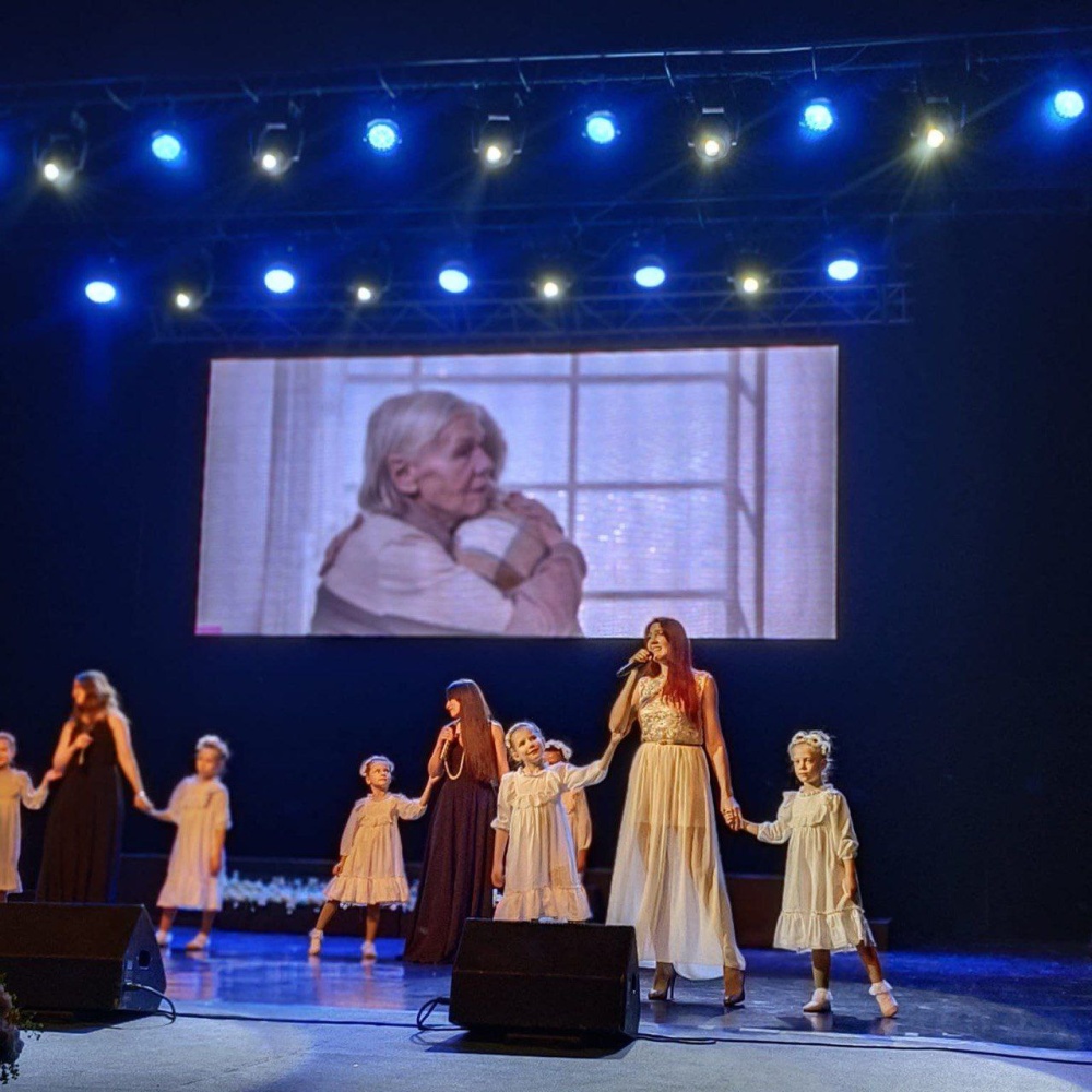 Мамы астраханских участников спецоперации посетили праздничный концерт