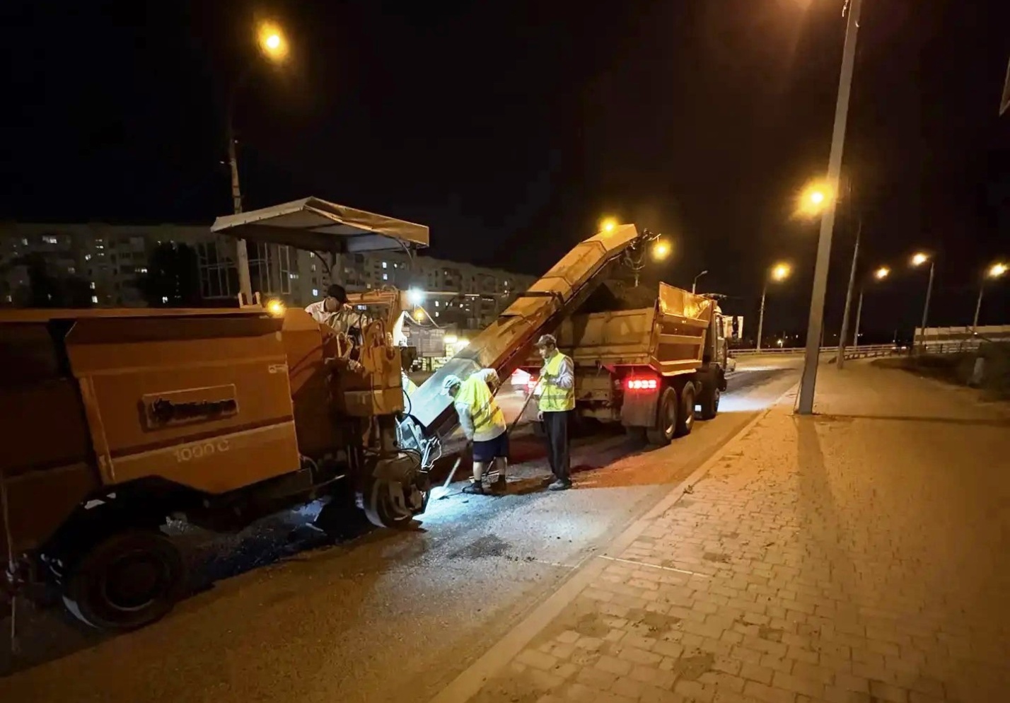 В Астрахани на ключевых мостах провели ямочный ремонт