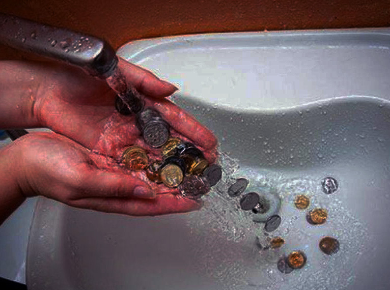 В астраханском правительстве ищут способы снизить тарифы на воду сельчанам