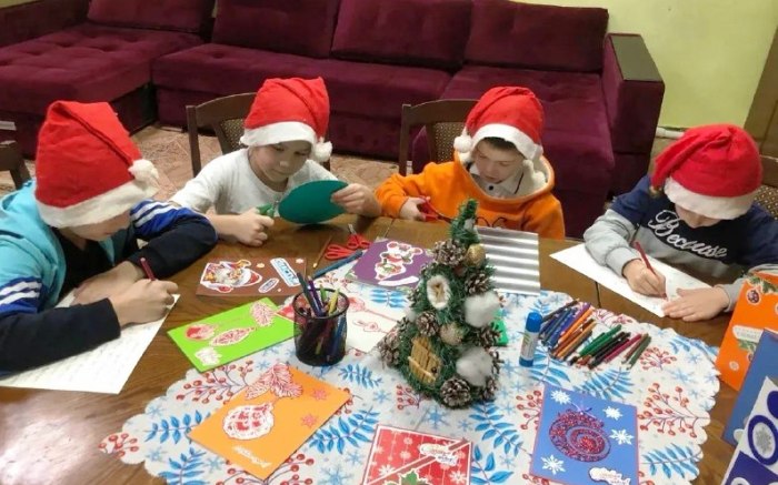 Воспитанники астраханских соцучреждений отправили новогодние письма воинам СВО