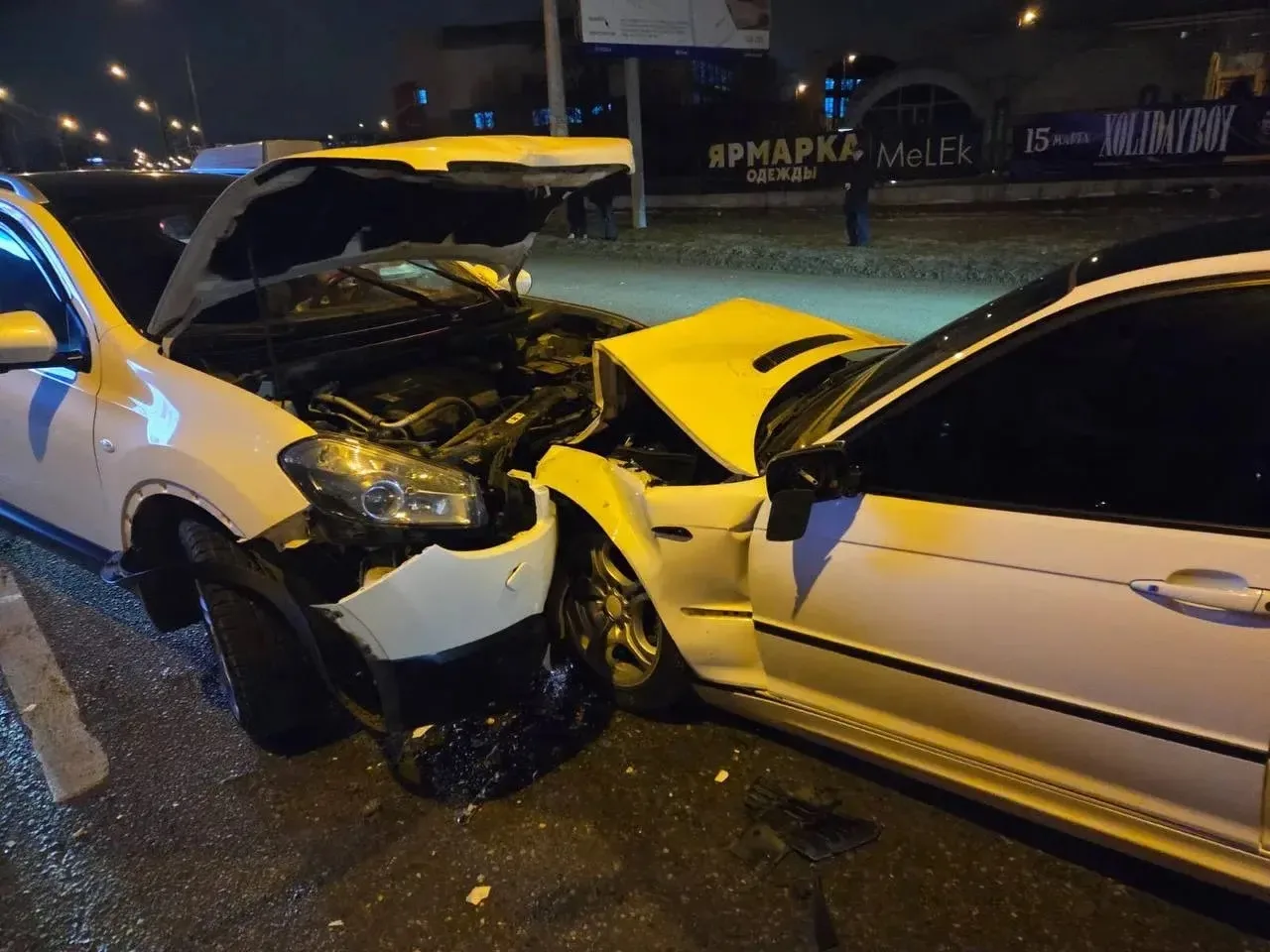 БМВ вылетел на встречку на улице Н. Островского в Астрахани. Пострадал ребенок