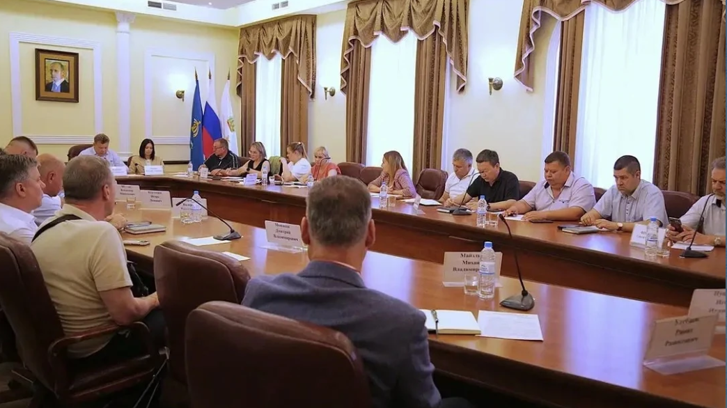 Мэр Астрахани поторопил коммунальщиков с подготовкой к зиме
