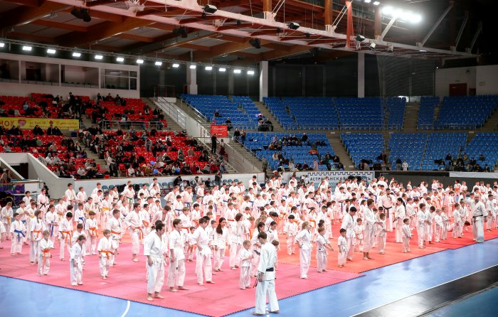 Экзамен у астраханских спортсменов принял президент федерации Всестилевого каратэ России