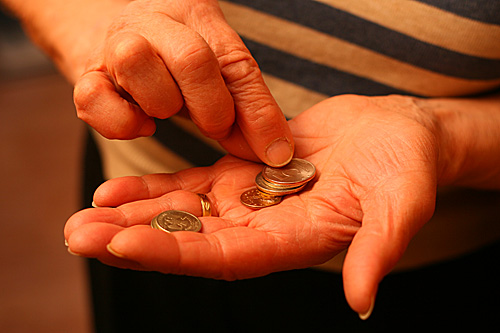 Руководство астраханской фирмы по производству фармацевтической продукции задолжало сотрудникам около полутора миллионов рублей