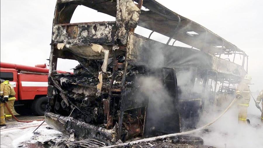 На трассе Астрахань-Махачкала сгорел пассажирский автобус