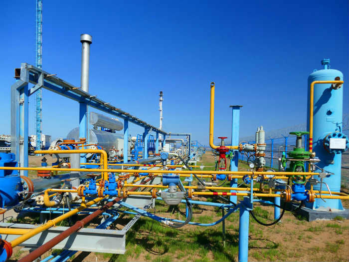 Денис Незов призвал предлагающих закрыть астраханский «Газпром» задуматься