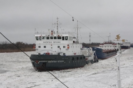 «Патрис» освобожден из ледового плена в Волго-Каспийском канале