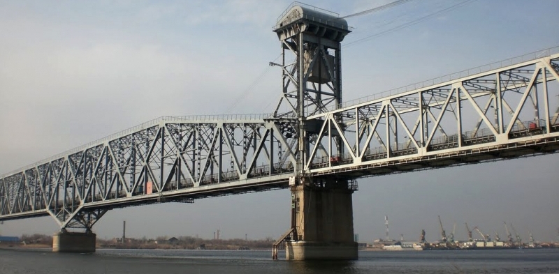 В Астрахани названа причина пробок на Старом мосту