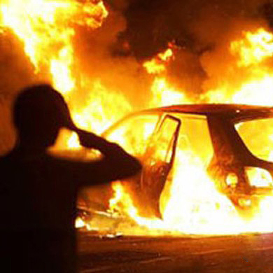 В Астрахани за сутки сгорело два автомобиля и четыре гаража