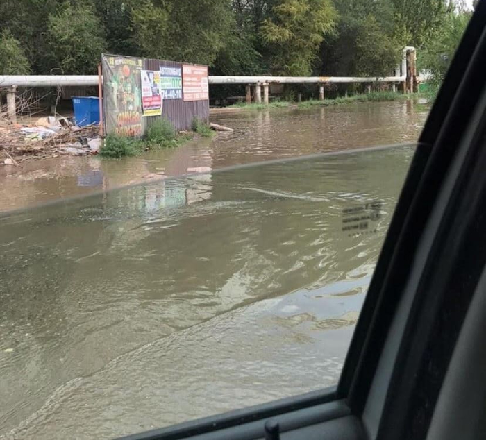 Фекальный потоп: в Астрахани тонут улицы