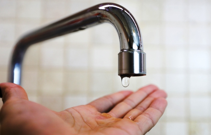 В Астрахани задерживается пуск холодной воды к 22:00