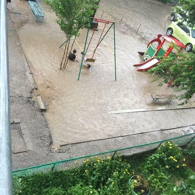 Фото дня: суровые астраханские дети или обреченность