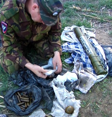 В Астрахани нашли схрон с РПГ-18 «Муха», выстрелом к нему и двумя гранатами (фото)