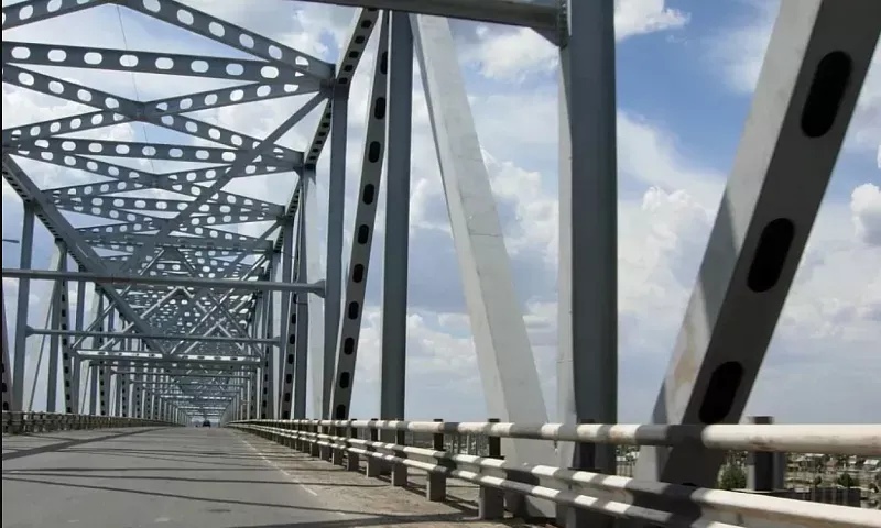 В субботу разведут Старый мост в Астрахани