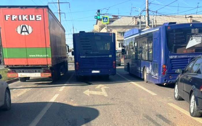 В Астрахани из-за ДТП «синего» автобуса с иномаркой пострадал 8-летний ребенок