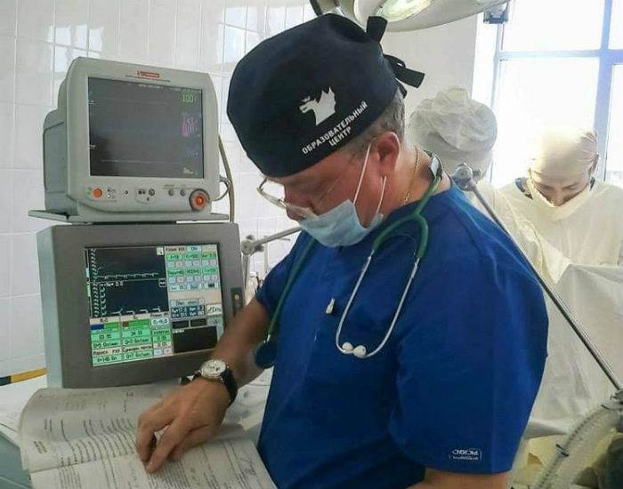 Ахтубинский врач спас волгоградца, жестоко избитого у него на глазах
