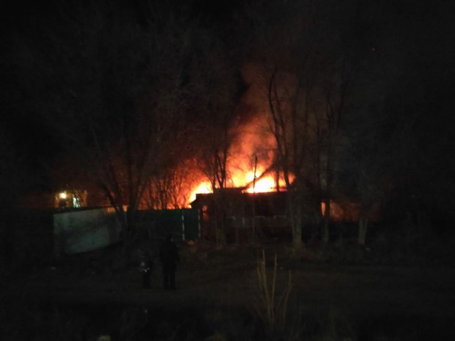 Сильный пожар в Трусовском районе привел астраханцев в ужас 