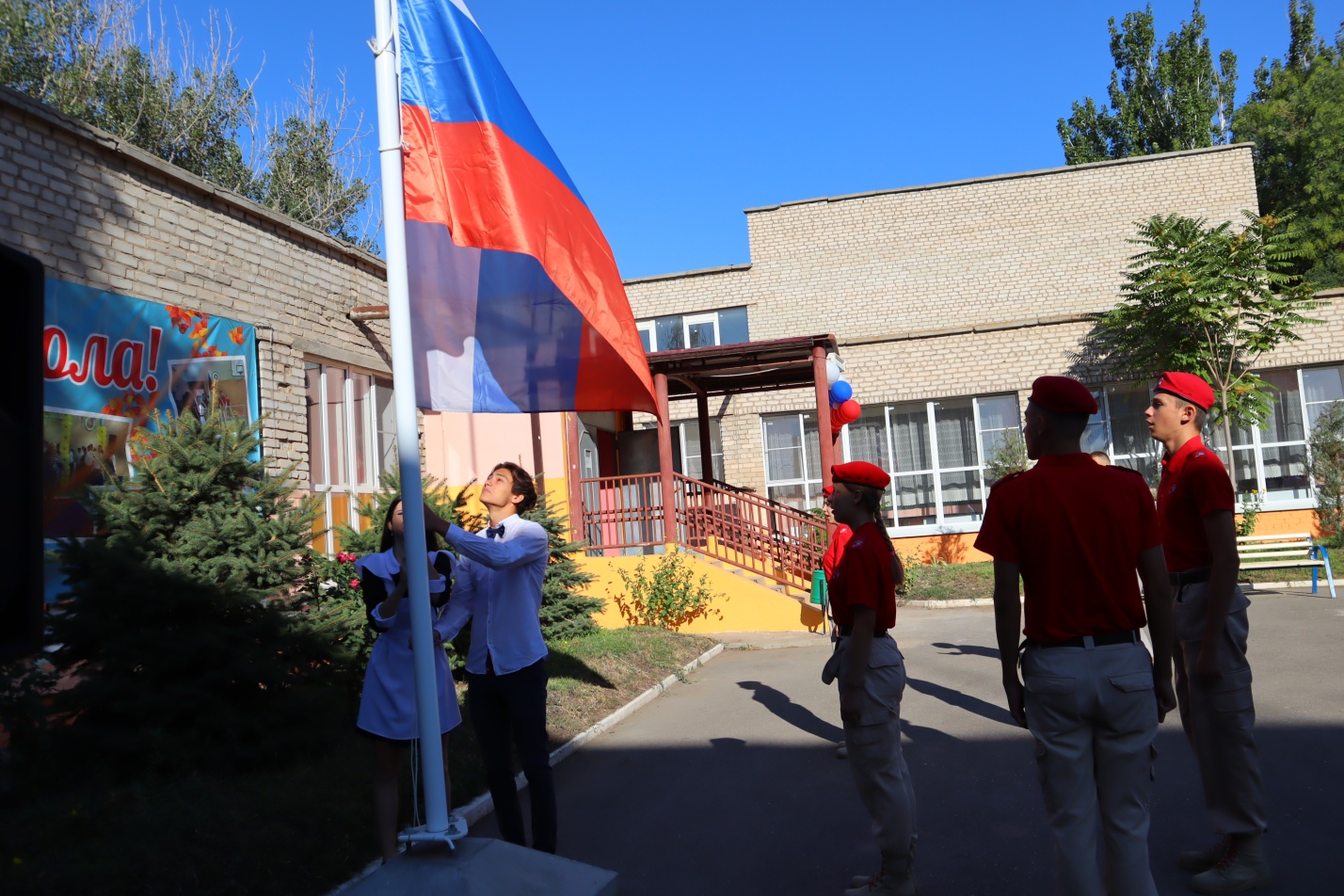 Леонид Огуль: «С 1 сентября триколор будет размещаться на всех образовательных организациях России»