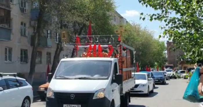 Астраханские священники проводят авто-крестный ход: видео