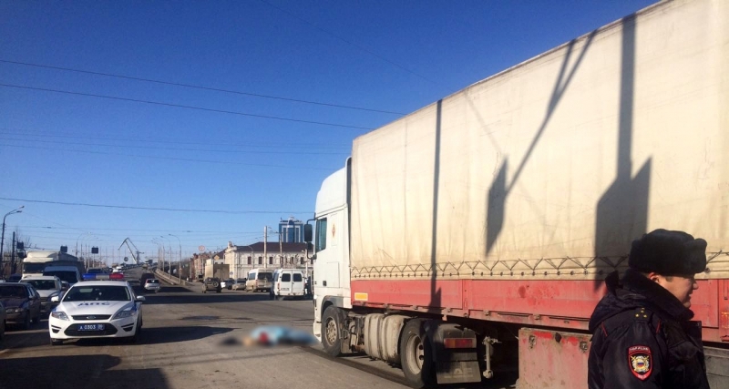 В Астрахани пошел под суд иностранец, сбивший на грузовике пенсионерку