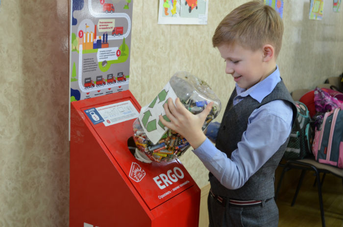 В Астрахани появились контейнеры для сбора батареек