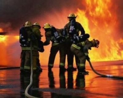 В Астрахани сгорел двухквартирный дом