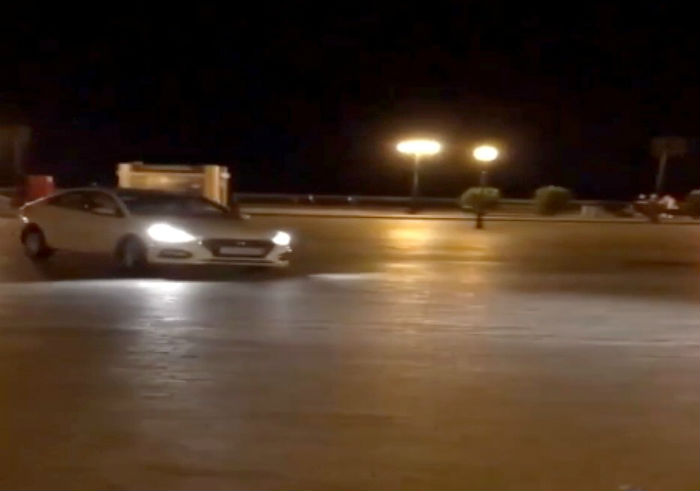 Астраханец на спор прокатился по пешеходной зоне Петровской набережной