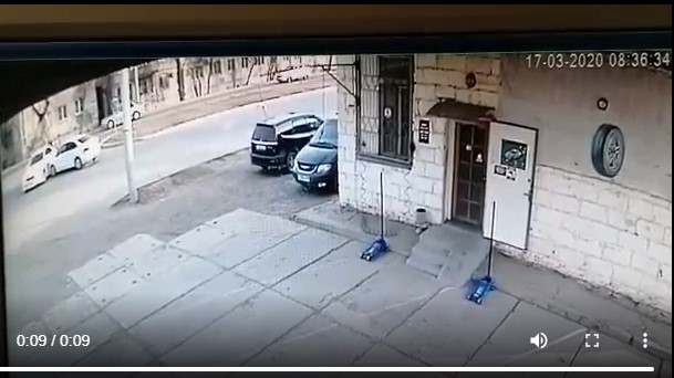 Видео дня: в Астрахани машина дважды протаранила участника аварии