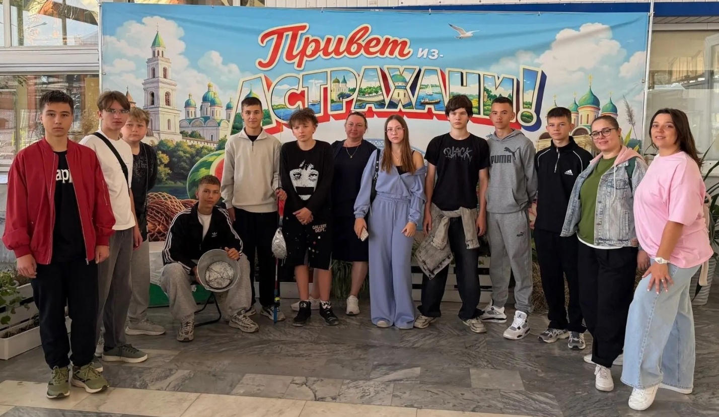 На вокзале Астрахани провели историческую экскурсию для подростков из Волгограда 