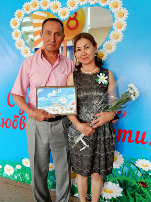 В Приволжском районе Астраханской области семейный праздник отметили большим и ярким концертом