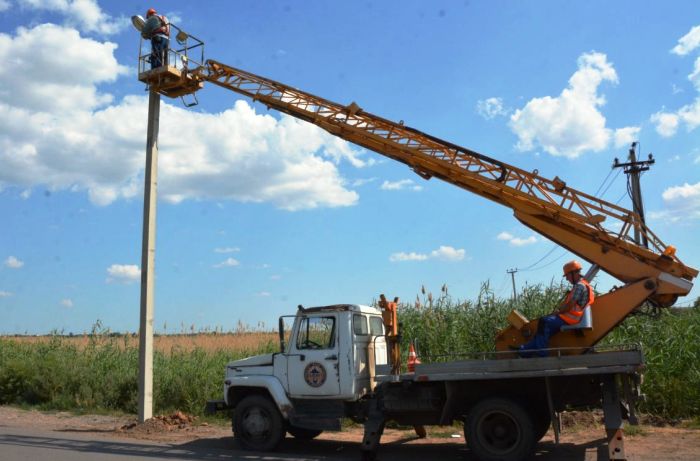 В южный жилой массив Астрахани проводят наружное освещение