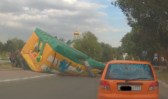 Одна из пострадавших на детском батуте в Знаменске девочек находится в коме