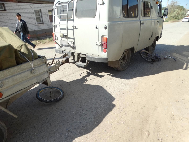 В Астрахани "УАЗ" с прицепом сбил 10-летнего велосипедиста
