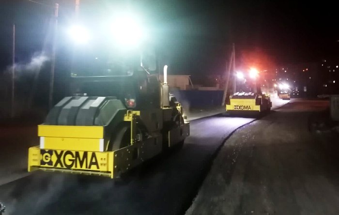 На севере Астрахани кладут новый асфальт, в центре – фрезеруют старый